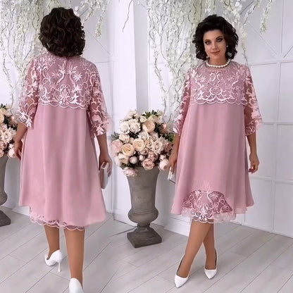 Transparante kanten jurk in een gelaagde look