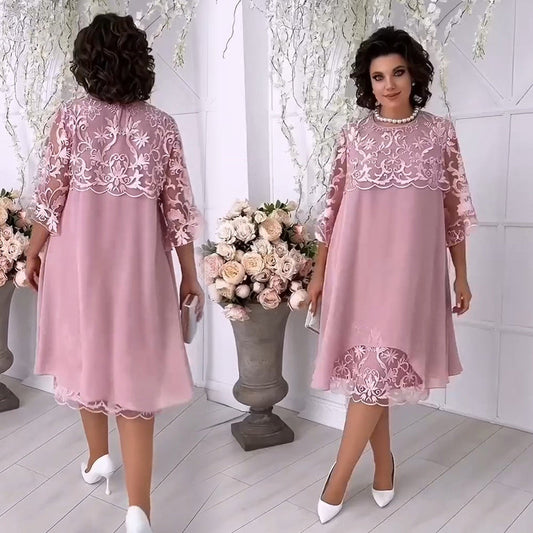 Transparante kanten jurk in een gelaagde look