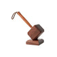 Creatieve houten flesopener in de vorm van een hamer met standaard