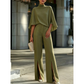 Set voor dames bestaande uit een elegante cape-top met hoge kraag en een broek met wijde pijpen