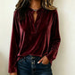 Elegant fluwelen damesmodel met V-hals