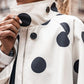 🔥 Tijdelijke Aanbieding ✨ Dames Retro Stippen Jack met Hoge Hals 👚 Uitlopende Pasvorm, Raglanmouwen & Elegante Vintage Look